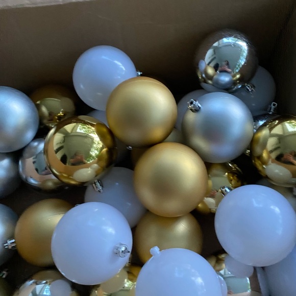 Winter Wonder Lane 32 Piece Shatterproof Ornaments - Picture 5 of 14